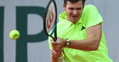French Open - Hurkcz przegrał z Brazylijczykiem Fonsecą w pierwszej rundzie